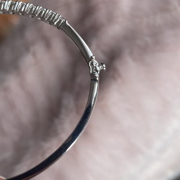 STERLING SILVER CLIP BANGLE WITH RHINESTONE PAVE SETTING - Picture 5 of 16